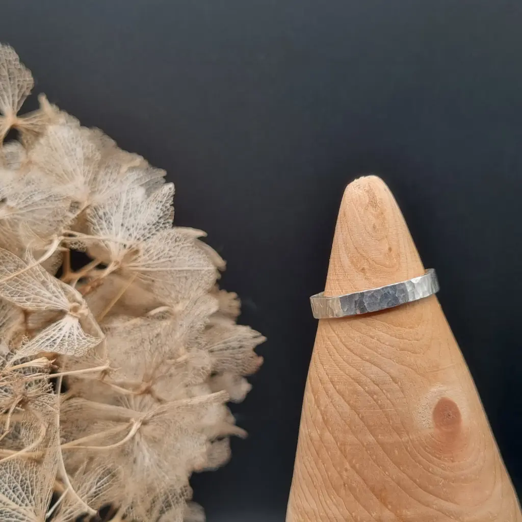 Ring met hamerslag (putjes)