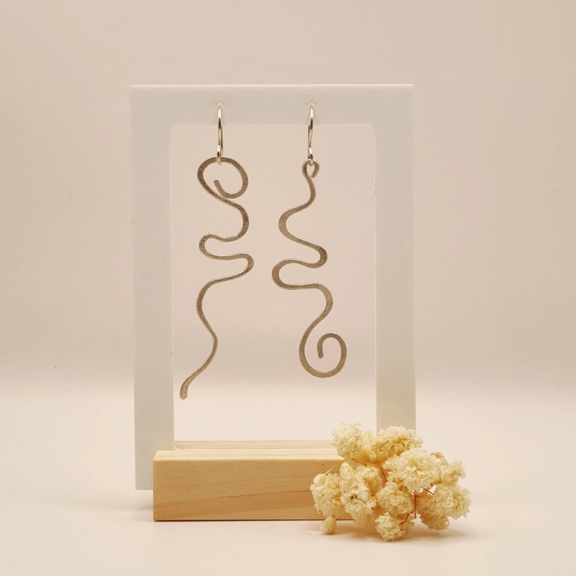 Asymmetrische spiraaloorbellen (mat)