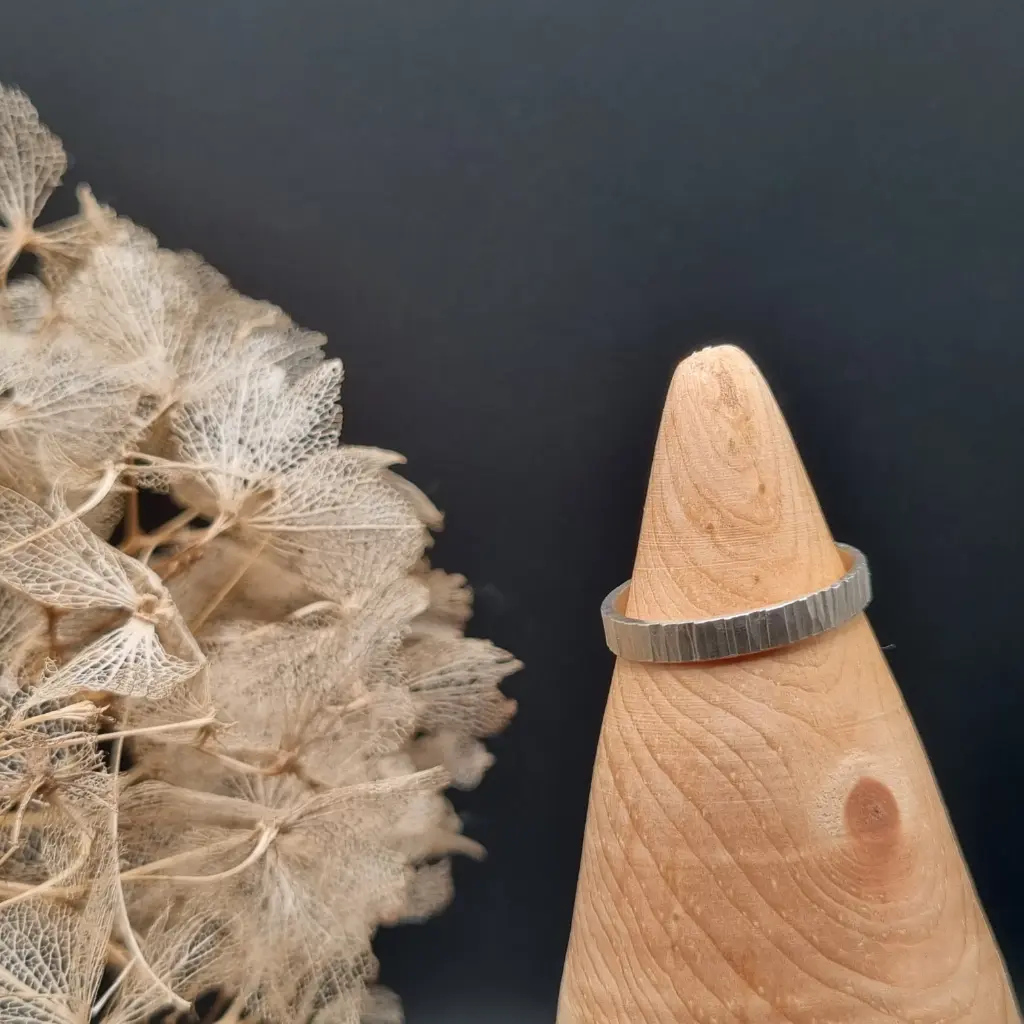 Ring met hamerslag (streepjes) (47, 2mm)