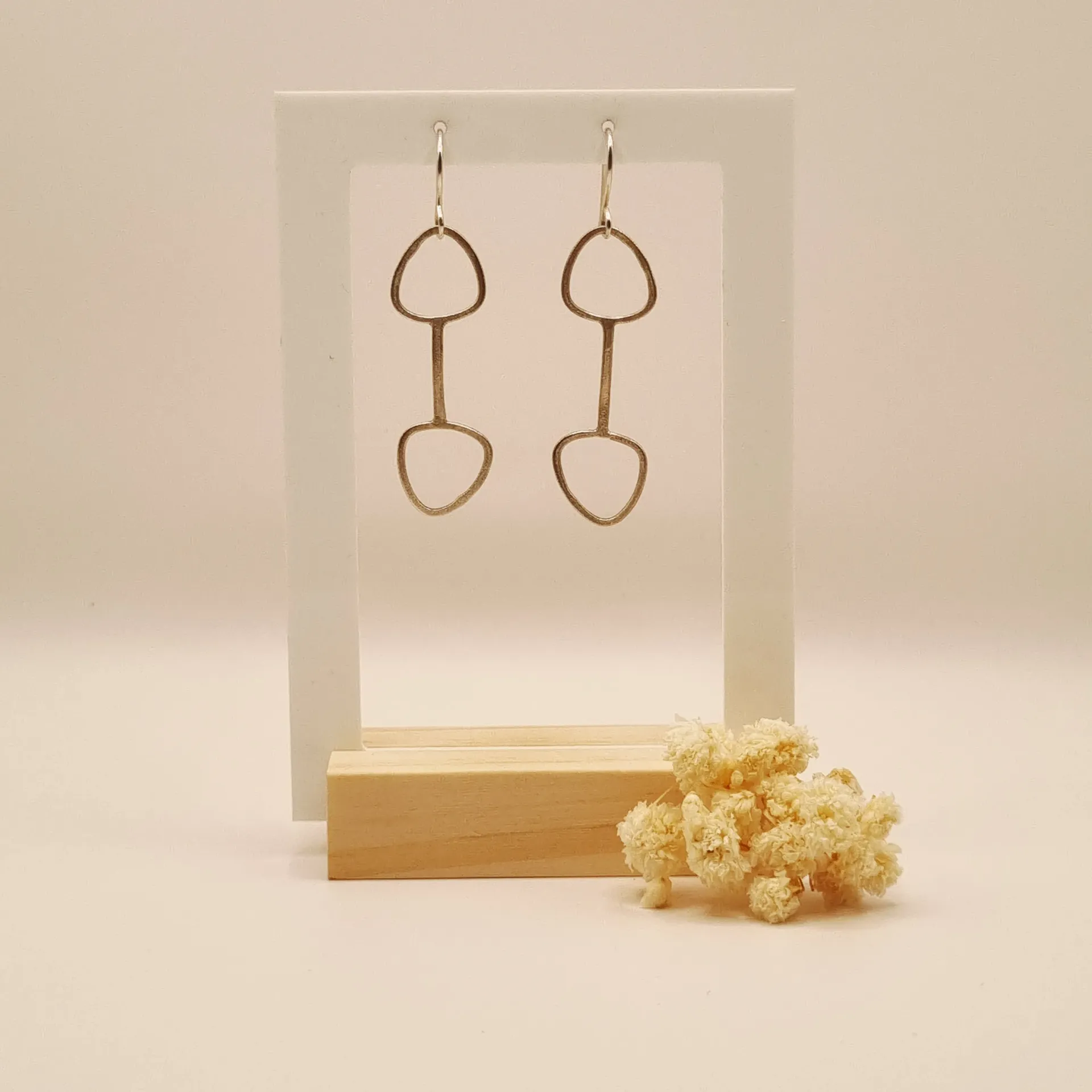 Oorbellen 'Arrow of pebbles'